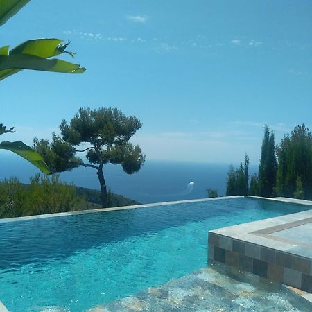 Eze - Appartement Dans Bas De Villa Avec Piscine Pres De Monaco Exterior foto