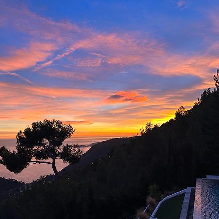 Eze - Appartement Dans Bas De Villa Avec Piscine Pres De Monaco Exterior foto