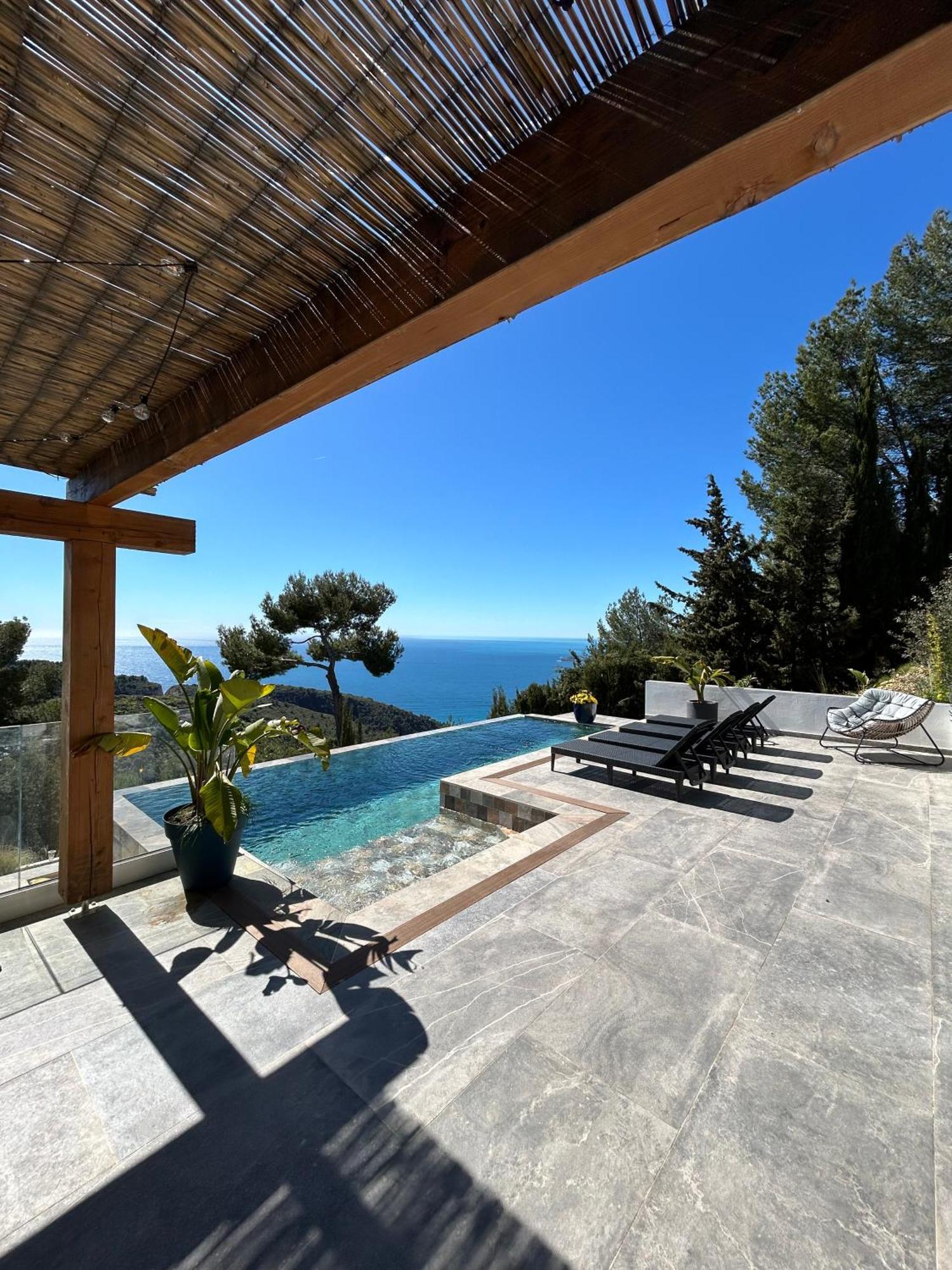 Eze - Appartement Dans Bas De Villa Avec Piscine Pres De Monaco Exterior foto